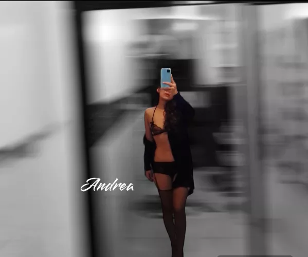 (f)The seductive pull of black draws me in irresistibly🖤🖤🖤