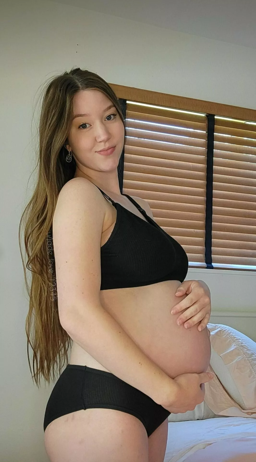 I want to be your favorite pregnant mommy 