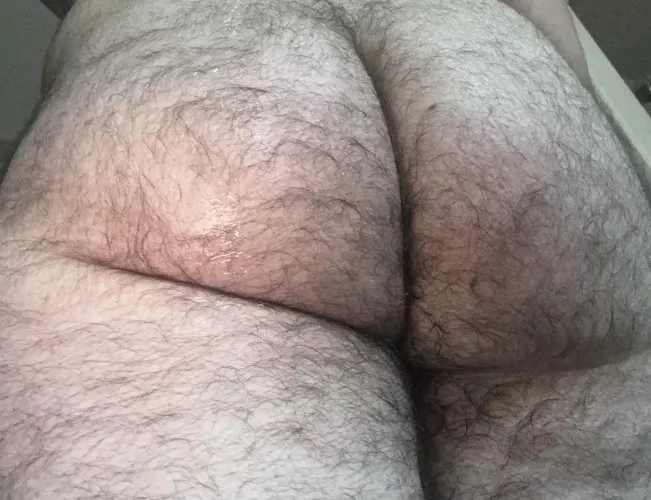 I wish there was someone fun right now. Not just one word response. Cum on hahah