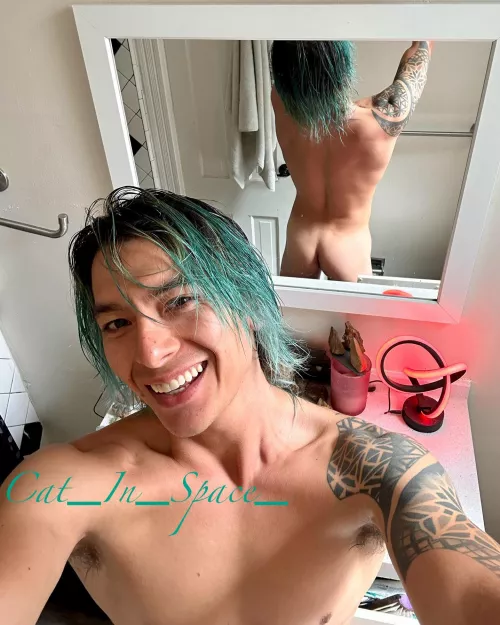 Just starting my modeling career! Enjoy my cute butt~ 😸