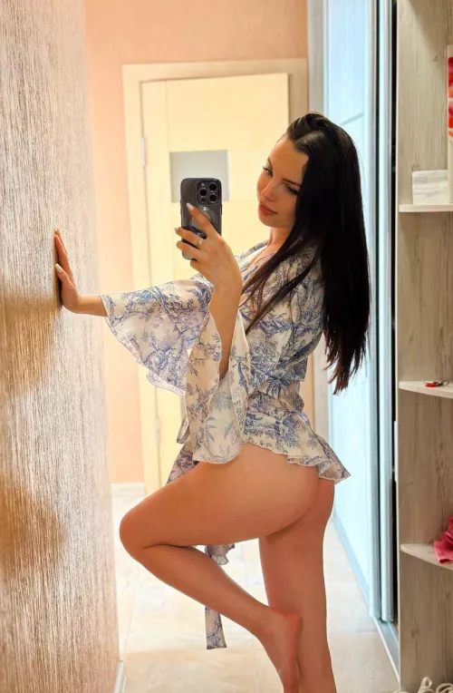 Taking a break from my busy day to show off this perfect selfie