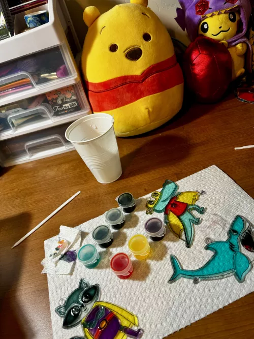 What is everyone’s favorite little craft? 🎨 I love suncatchers! ☀️🌈