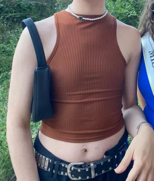 18 yo petite little FEMBOY princes. Looking for handsome and muscular man (ONLY PLS). I promise, I’m actually fem and pretty 🥰🥺