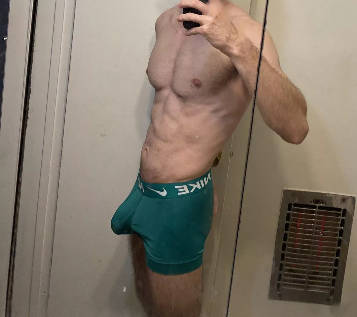 Anyone with bulge underwear kink ?