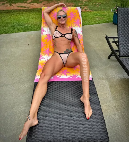 Cum join me by the pool. It just rained an it feels amazing out!