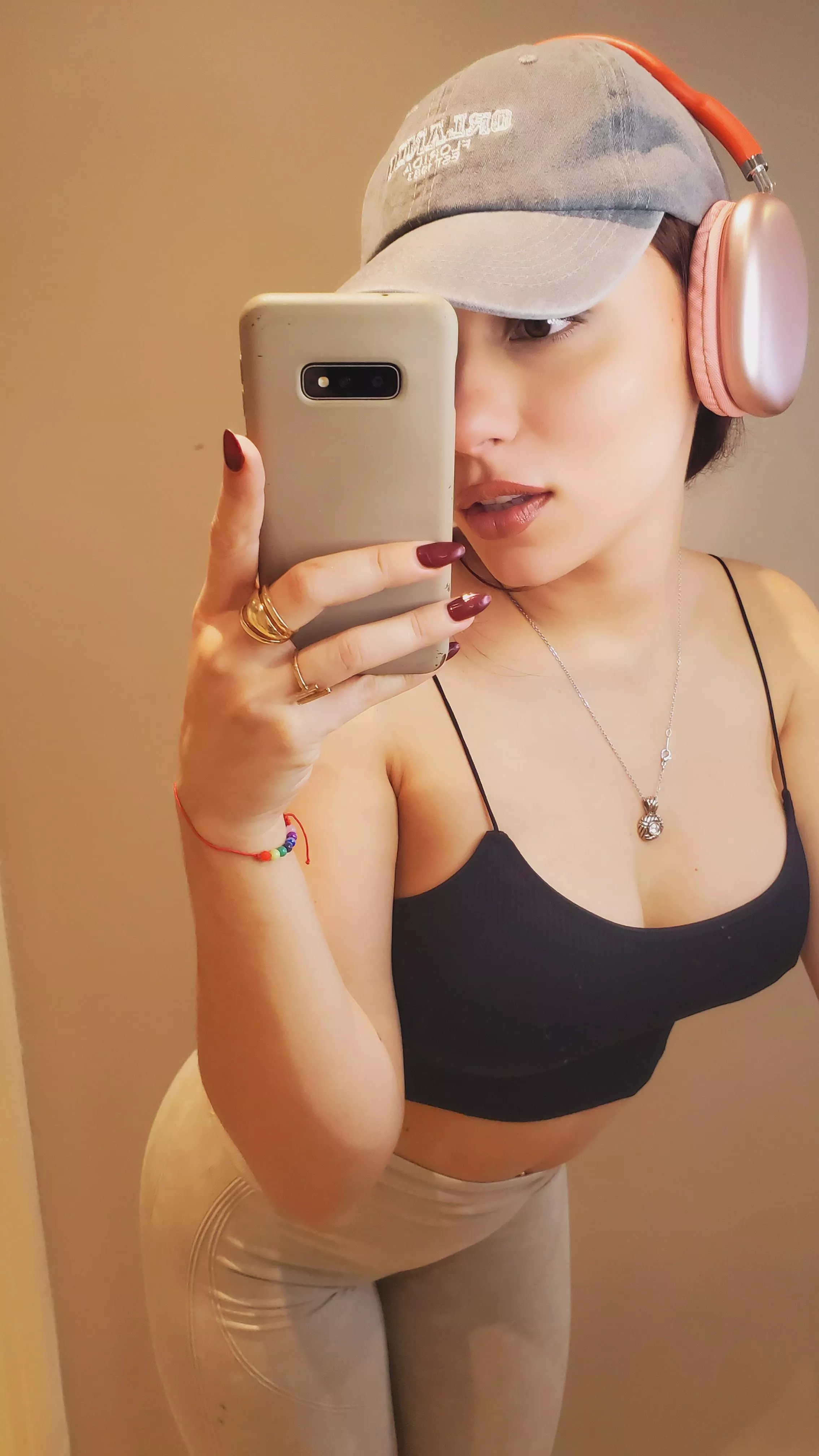 Do u like how this top fits me?