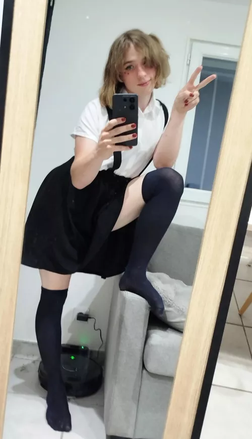 I feel so cute rn it feels illegal 😆