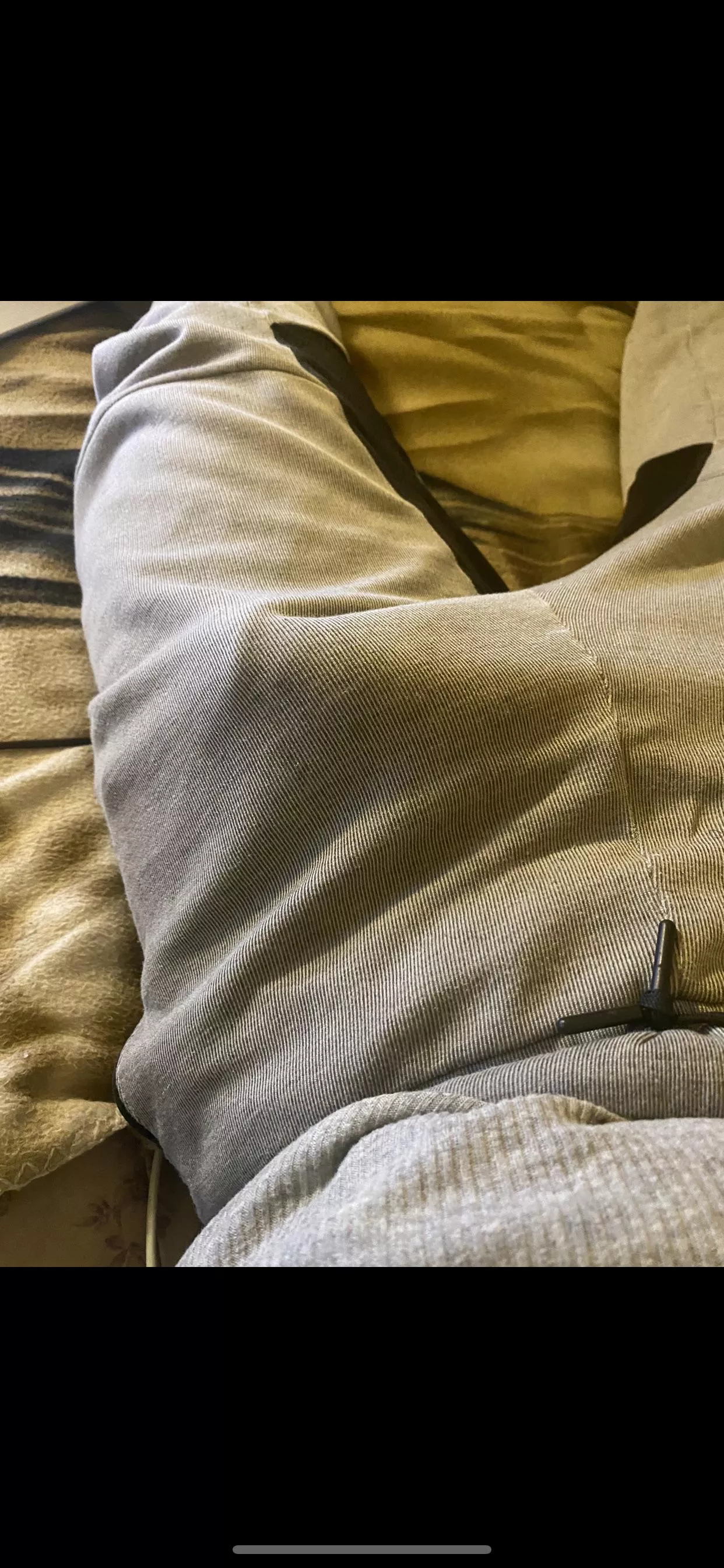 I get soo hard when I wear no boxer. Sometimes my precum even wets my pants  