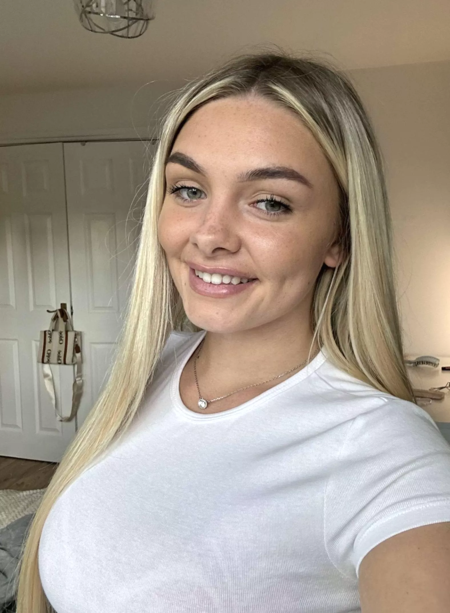 i hope this pic gets you nice and hard