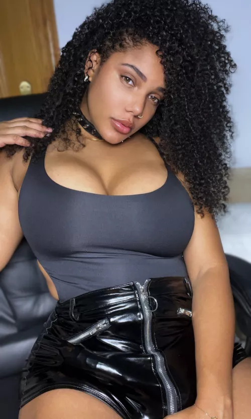 I swear I'm not hiding anything from you beneath the skirt 😏