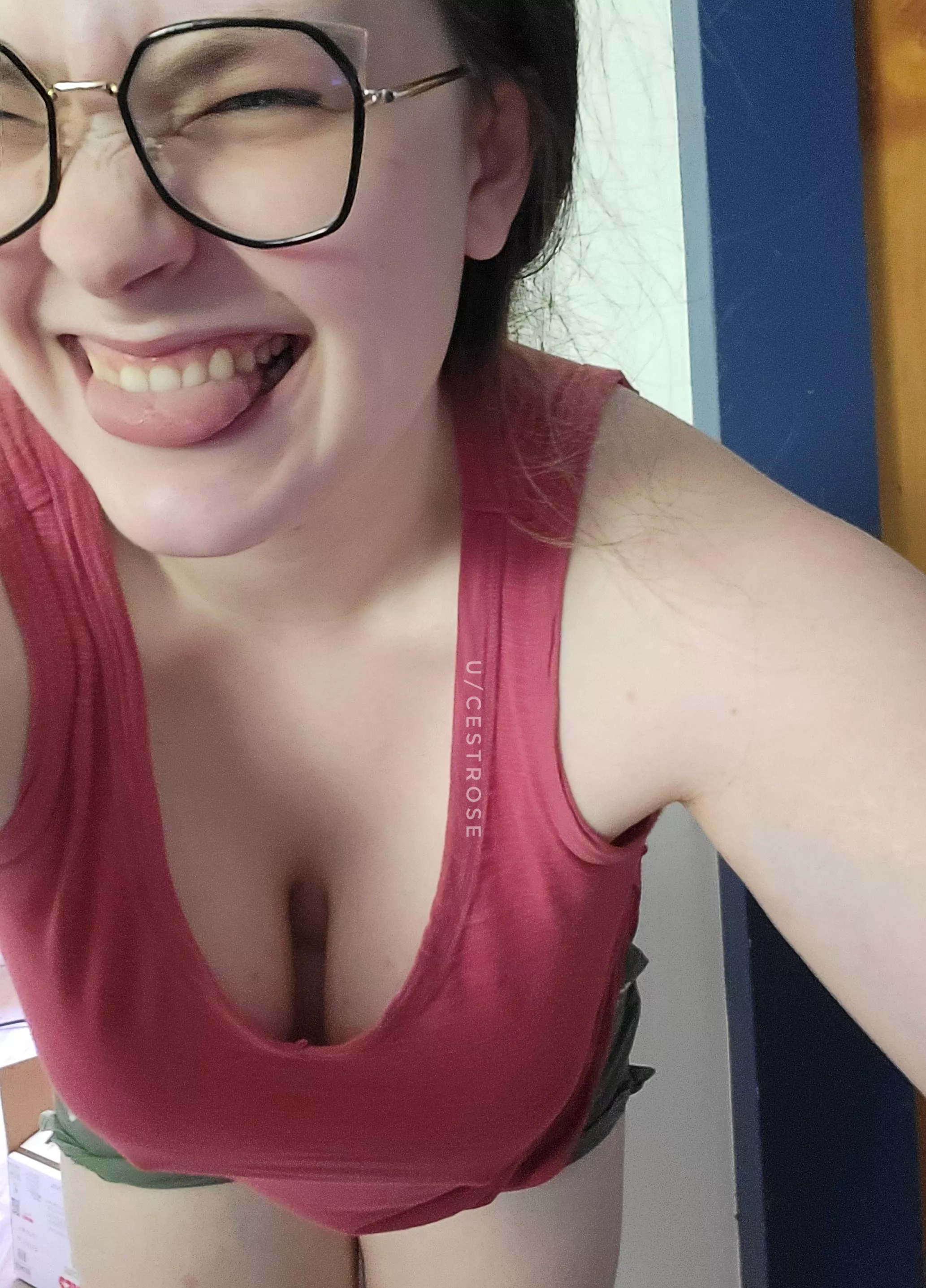 It's convenient that my favourite direction is down(blouse)