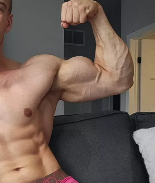 See anything you like 💪🏼😈..?