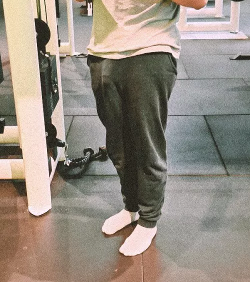 “Why don’t you wear sweatpants in public?” *Me.. soft.. at the gym*: