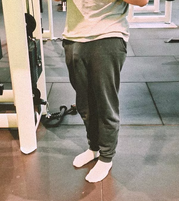 “Why don’t you wear sweatpants in public?” *Me.. soft.. at the gym*: