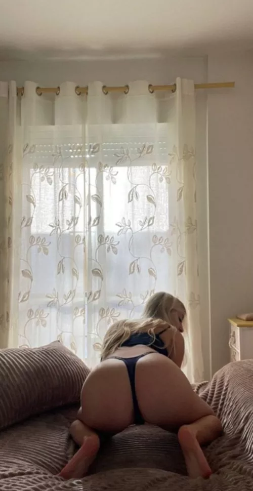 Bubble butt and tasty feet for today