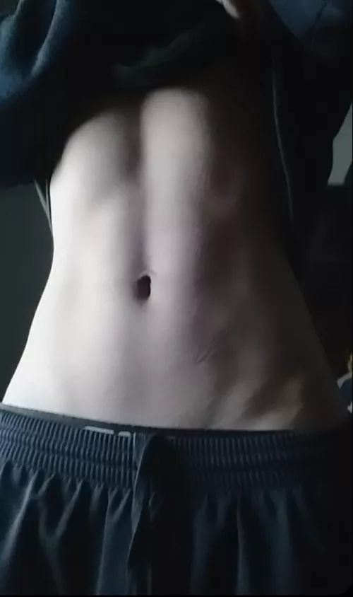 first post!! tummy pic cuz why not