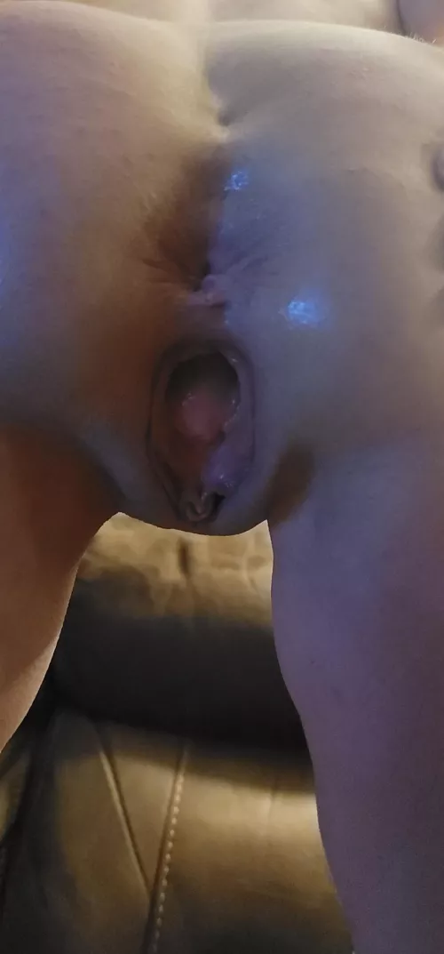Gawd I love my pussy stuffed full and over floowing cause I get such a cool looking gape!
