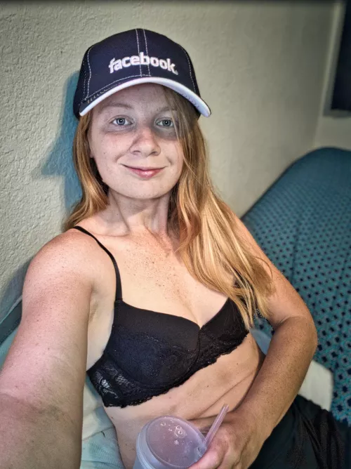 I text you this pic at 2am, what do you do?📱