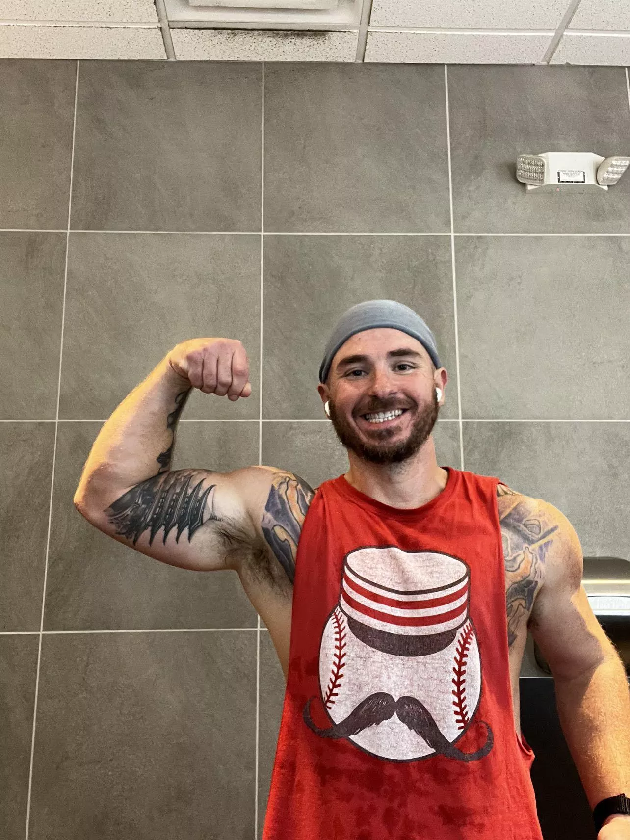 I’ll be home alone all weekend if anyone wants to come help 😈