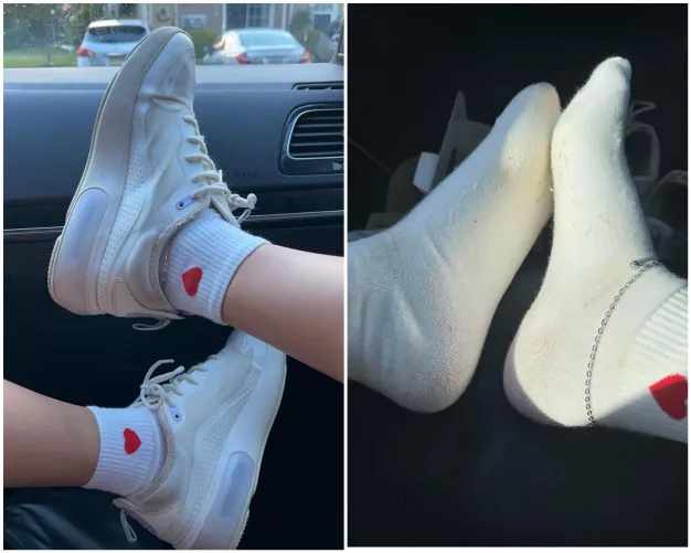 [Selling][US] Smelly socks that would love to be shoved in your mouth 😚 DM me if u want a pair 💜