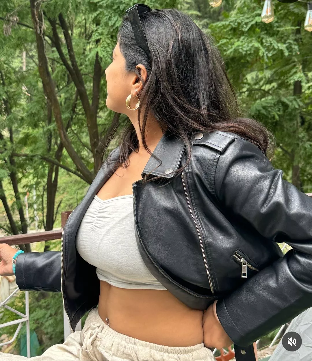 some girls love the subtle stares.