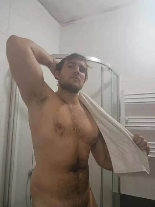 The post shower armpit pose !