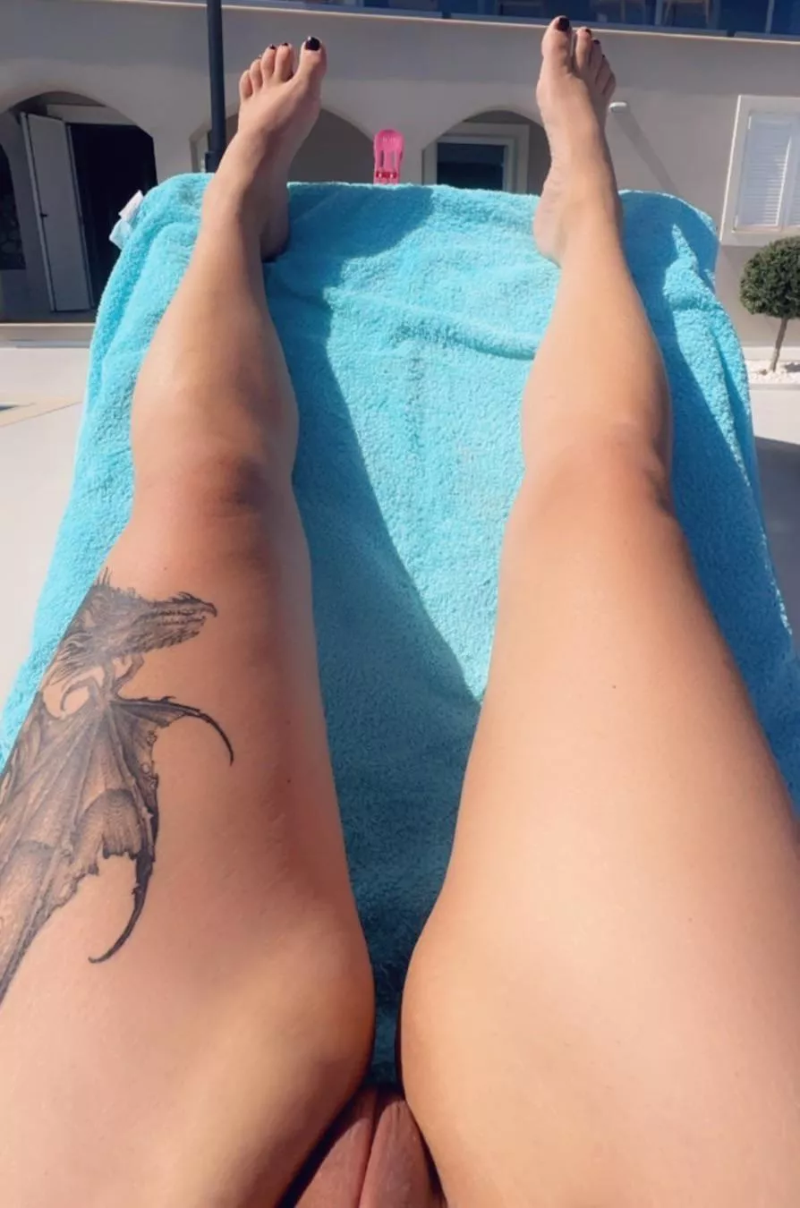 Thought I’d give this nude sunbathing thing a try that you all rave about 😉