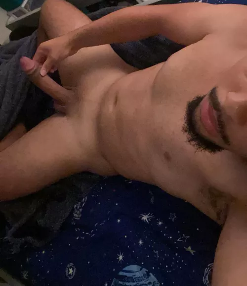 23, lookin to jerk with other fit hung dudes