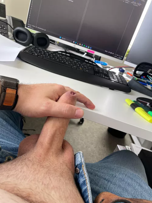 27 Horny German at work. Lf guys who jo with me. Snap me with asl. Face+ regenmacher17