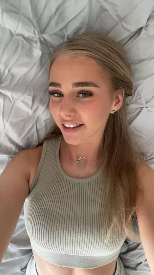 am I cute in my little crop top 