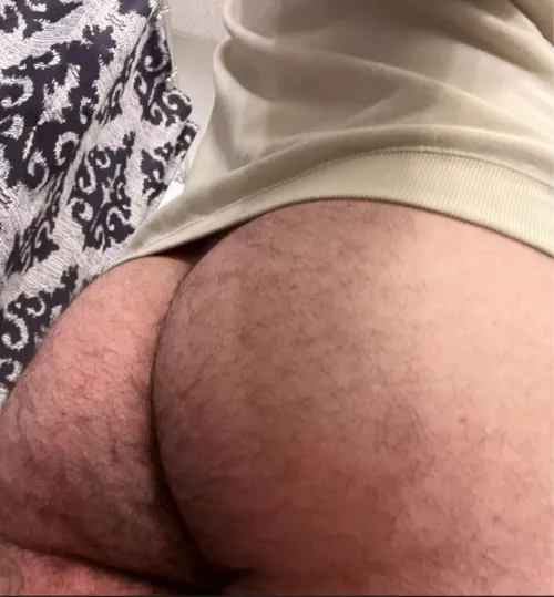 Be honest, how’s my 🍑