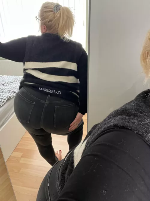 ⬛️cheeky mirror shot⬛️