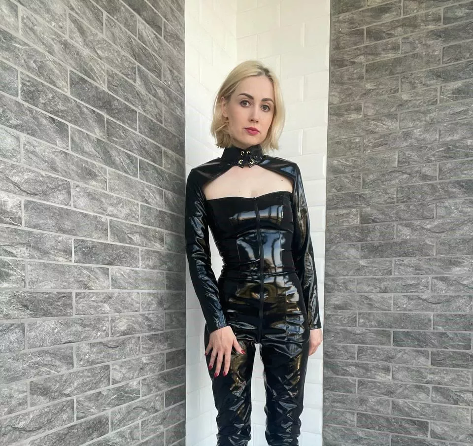 Do you want to see your reflection in it? 🖤