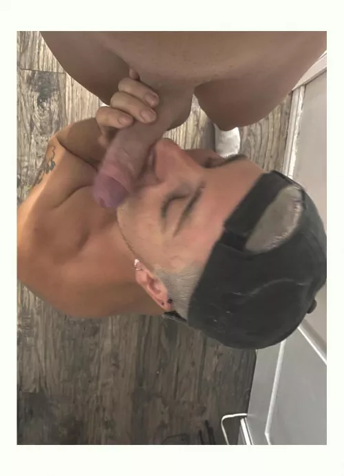 i lovr sucking cock 🥴