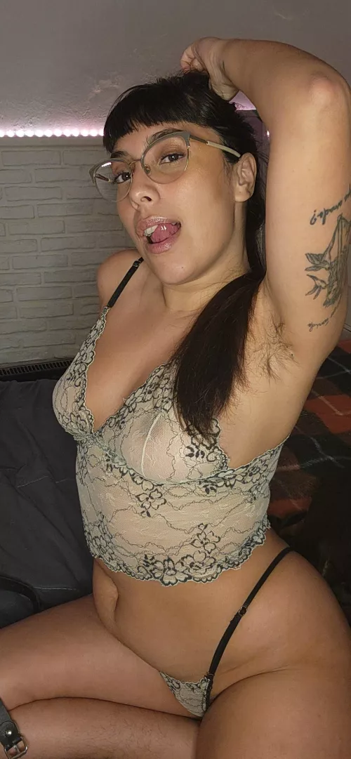 I want to see you hot. Are you hot? Can my hairy armpit and my chubby belly help you? 