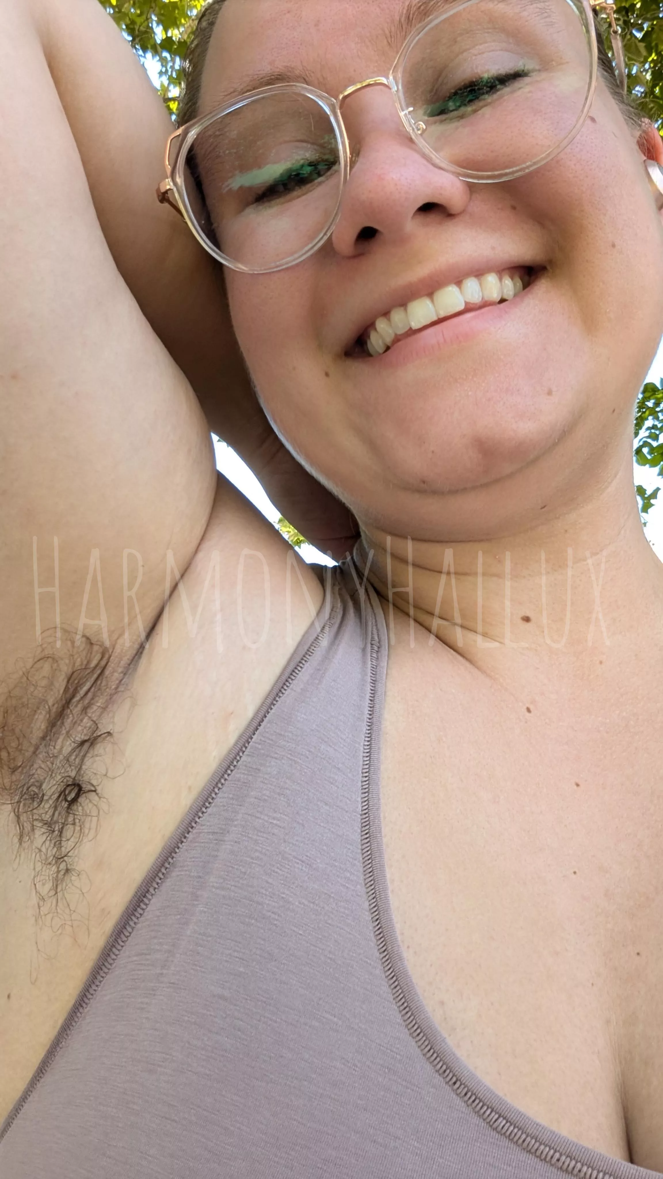 It's hot here. My hairy pits are going to be so sweaty all summer 👀