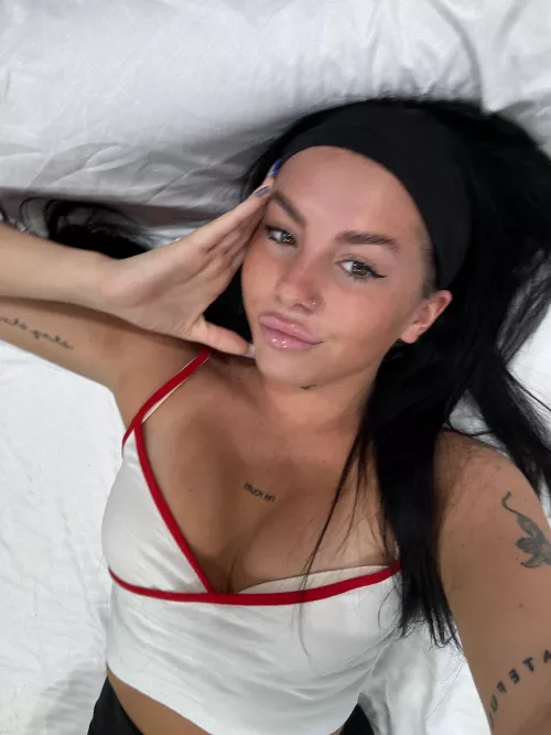 Let me be the key to your hidden pleasures <3