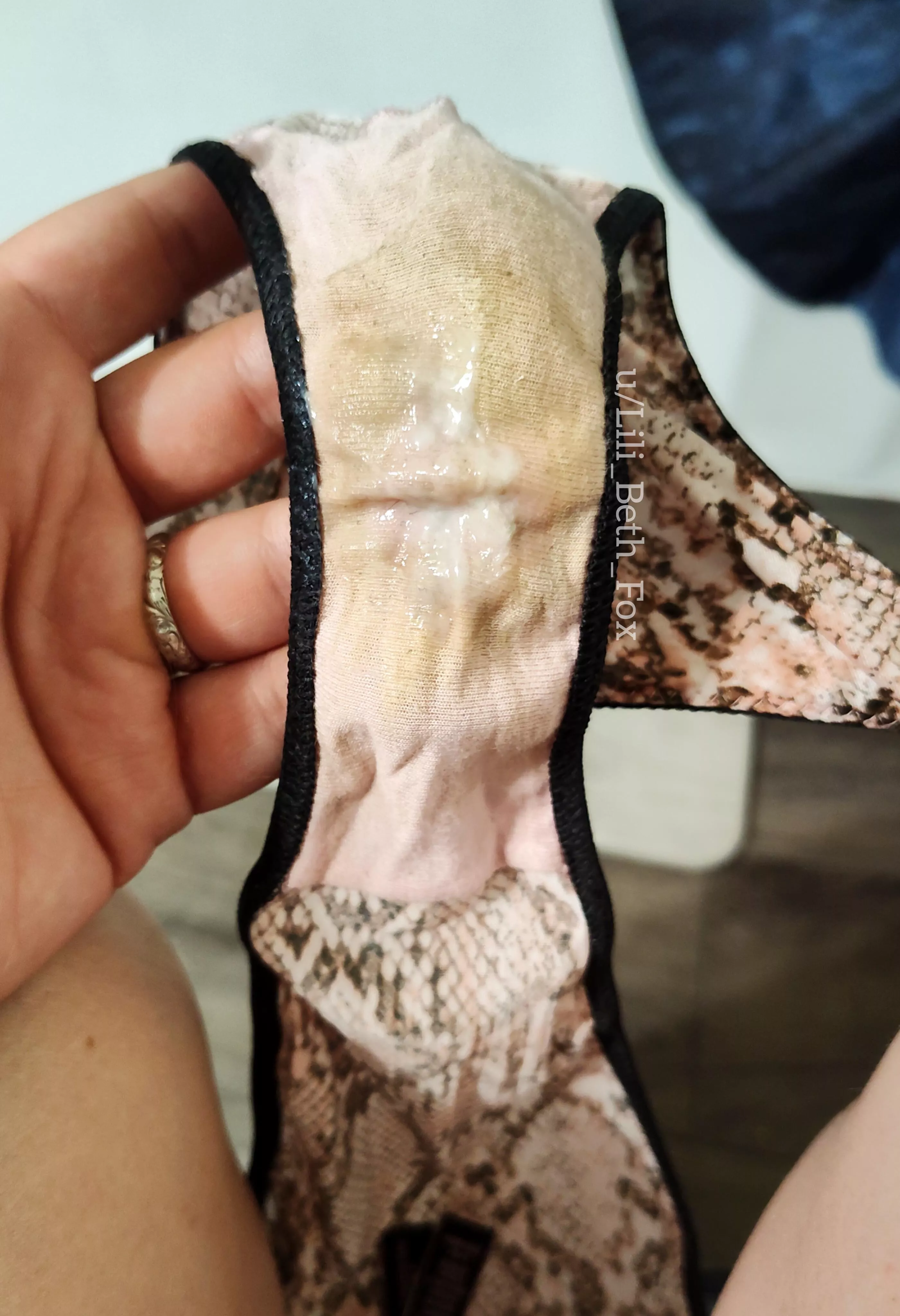 Loooove with my wet spot spreads through the gusset!