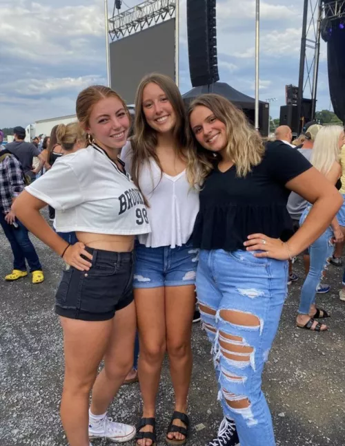 Rank these concert babes