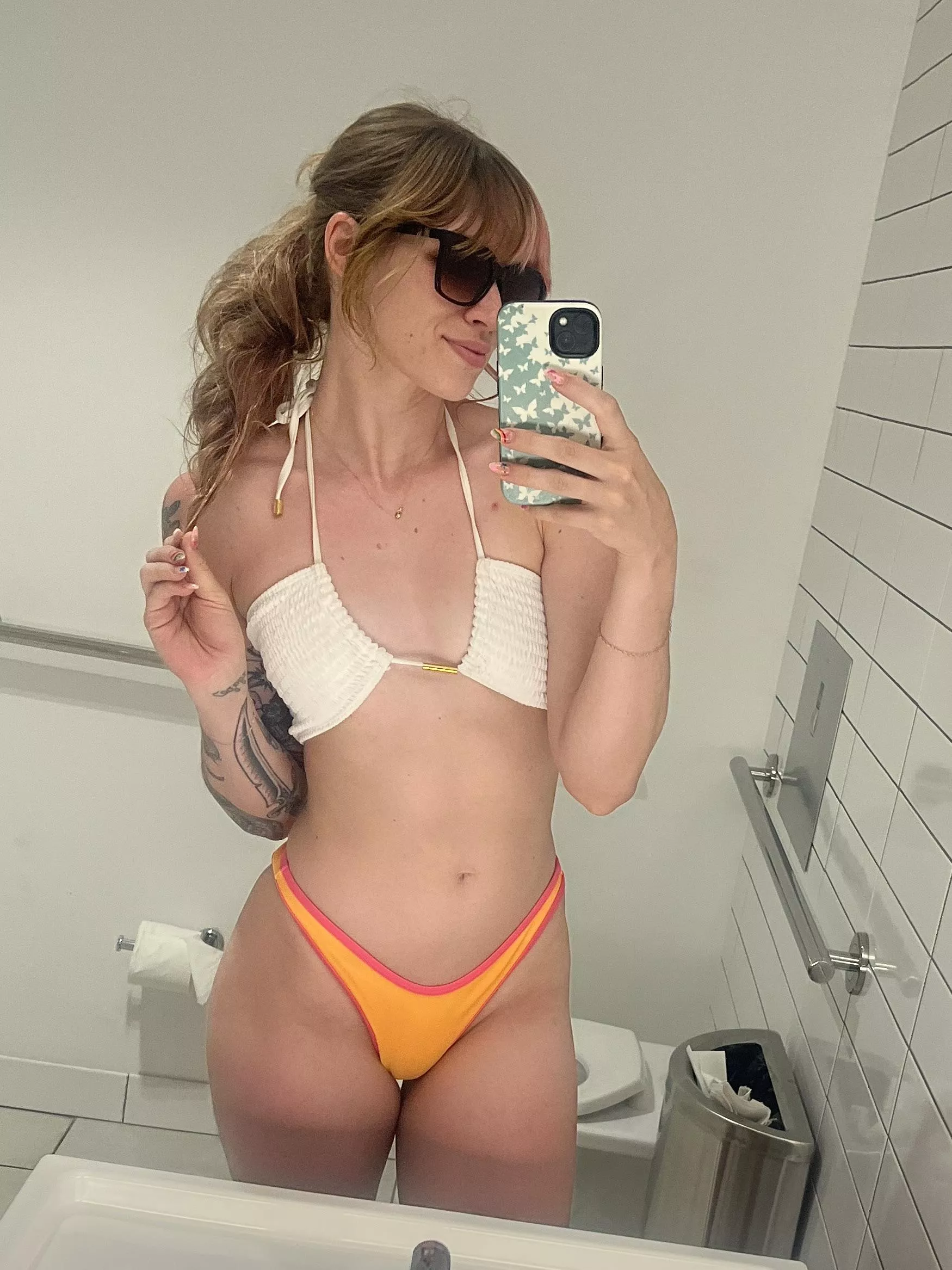 Showing off my tight tummy at the pool [img]