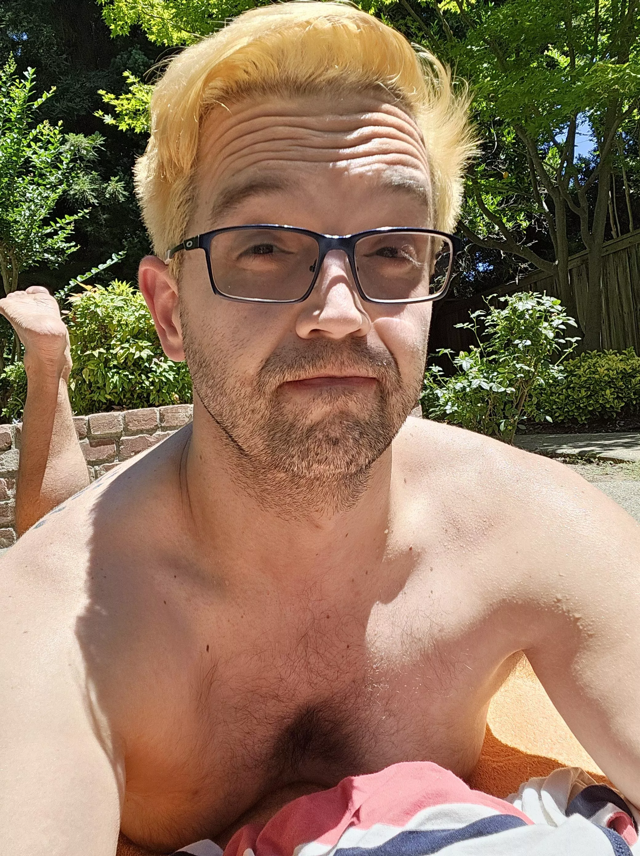 This heat... I'm about to go play some MHS and Destiny 2. 