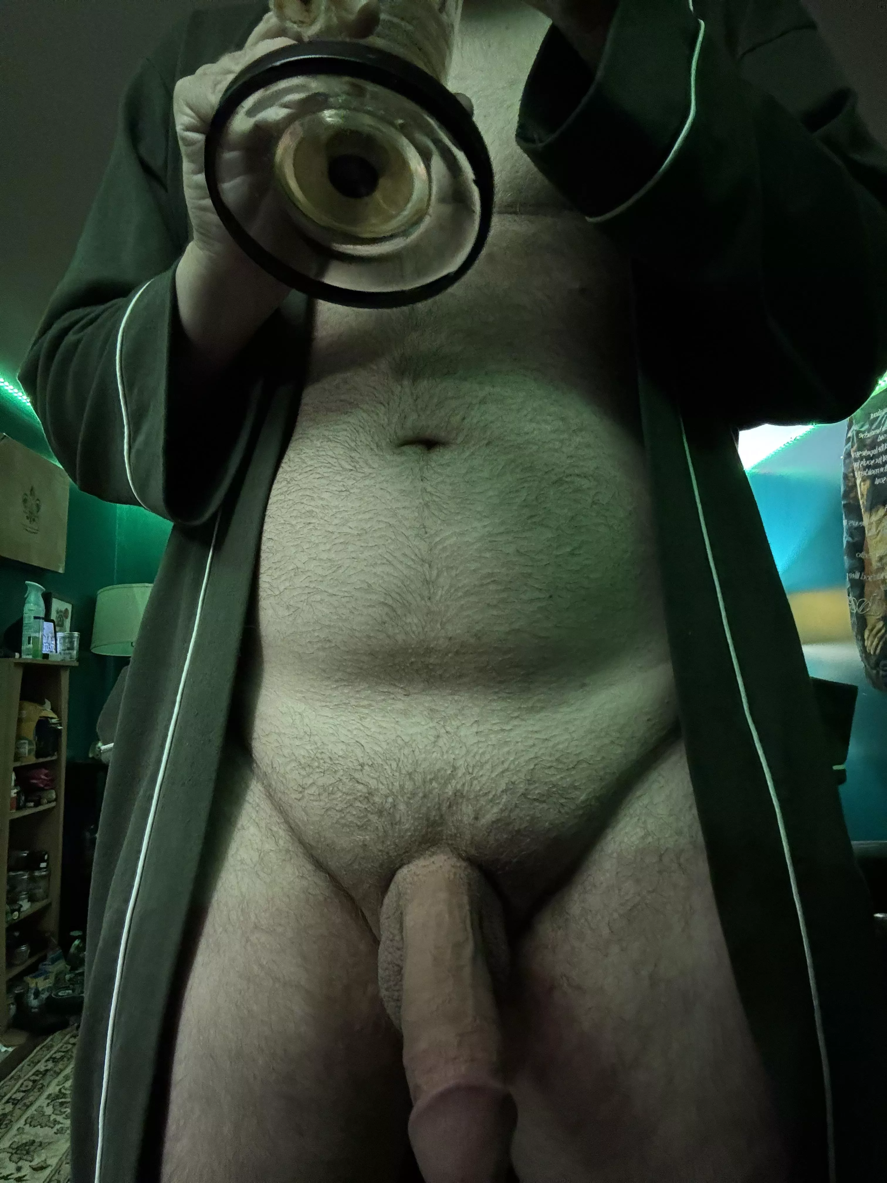 Wake n bake always [m]akes this dad horny , who’s joining me!?