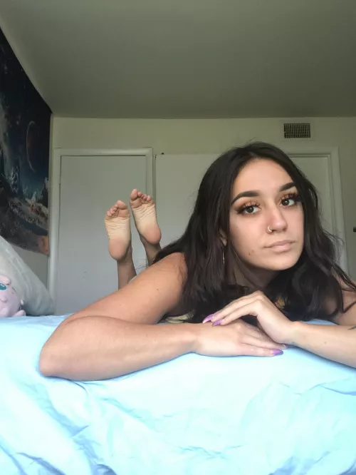 Worshipping my soles should be the only form of sexual pleasure you get