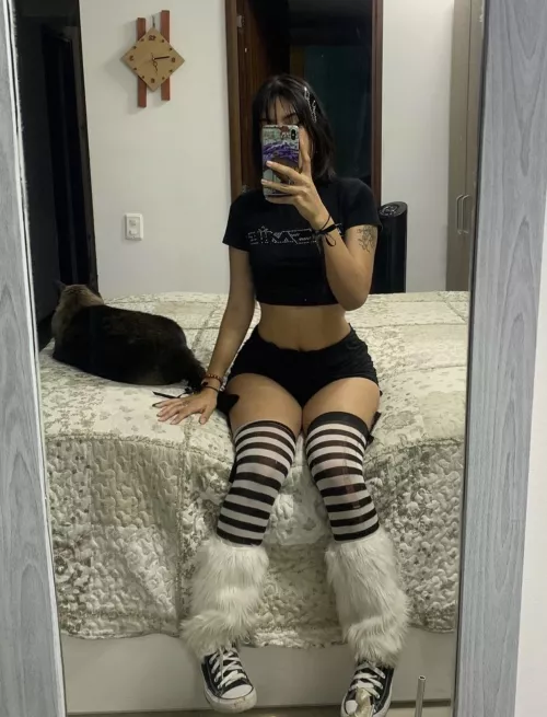 ca I sit on your face while playing Minecraft?