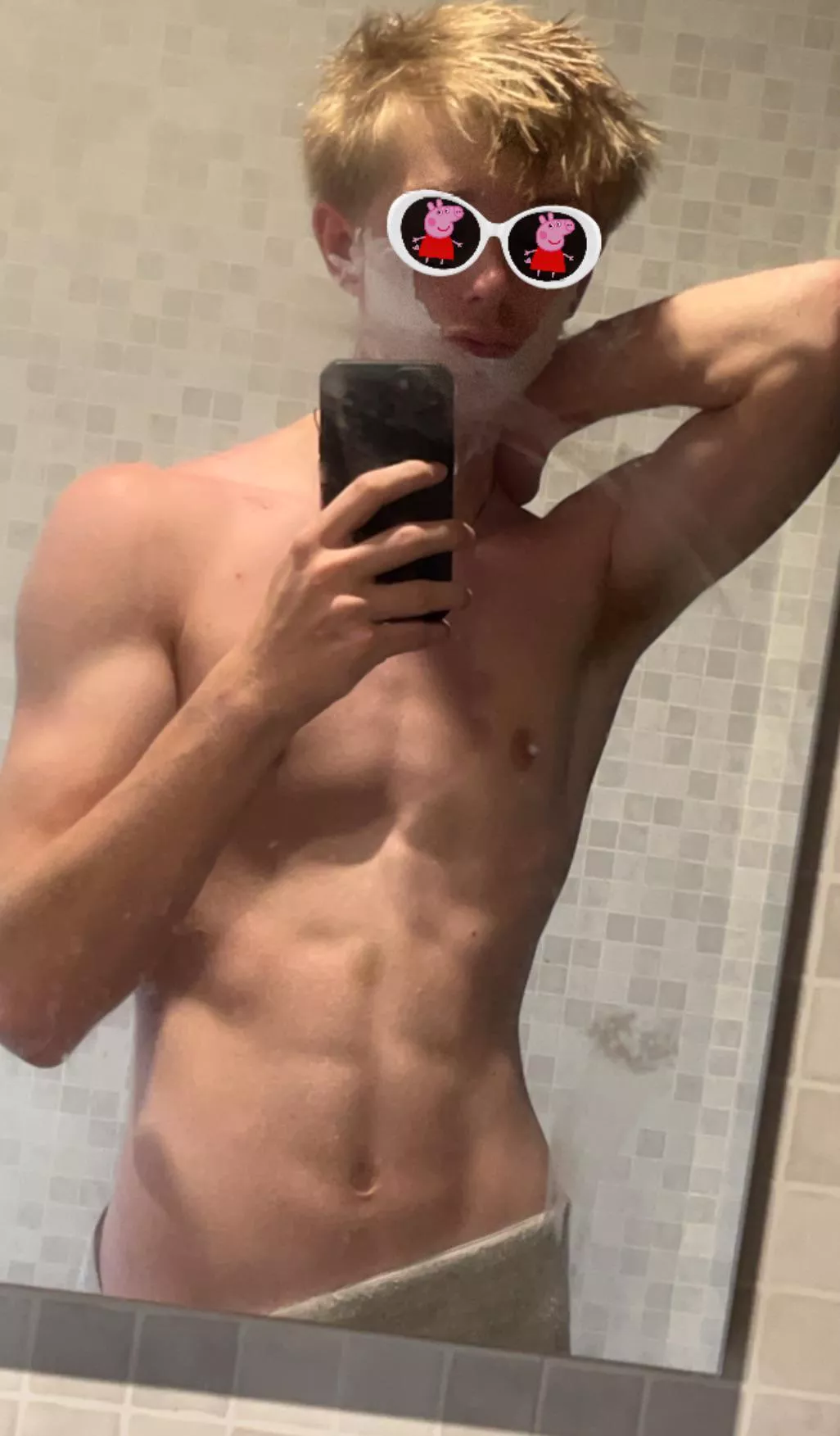 cant even see the hair danm 🥺