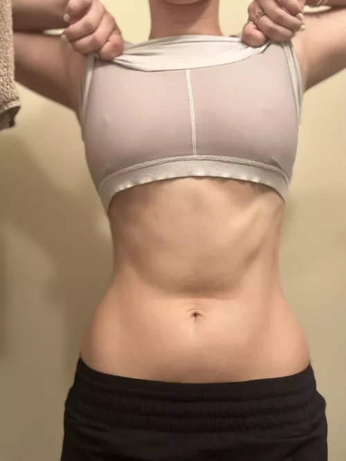 Does anyone wanna lick my underboob sweat? 