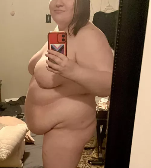 i just want to be the little spoon while someone squishes my belly😌💖