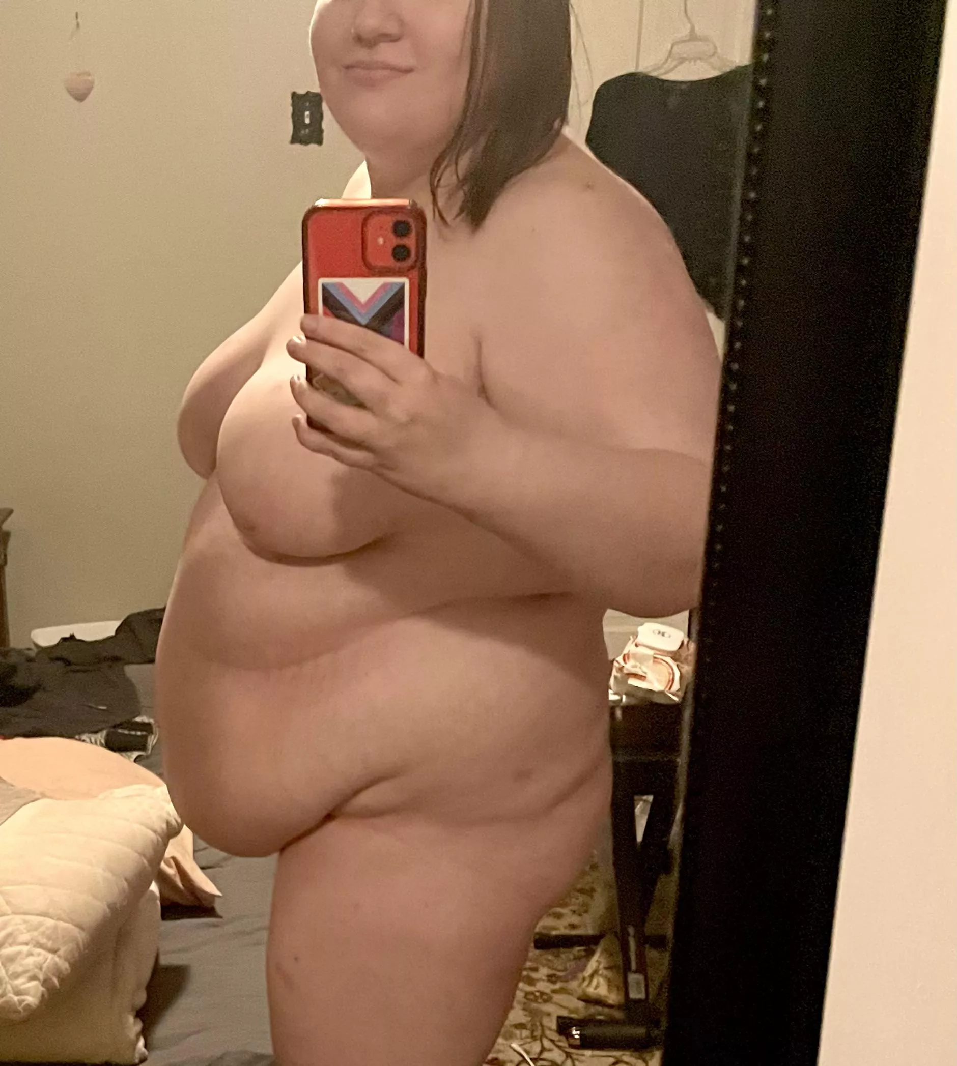 i just want to be the little spoon while someone squishes my belly😌💖