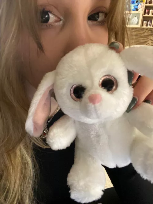 I love my plushie 🎀