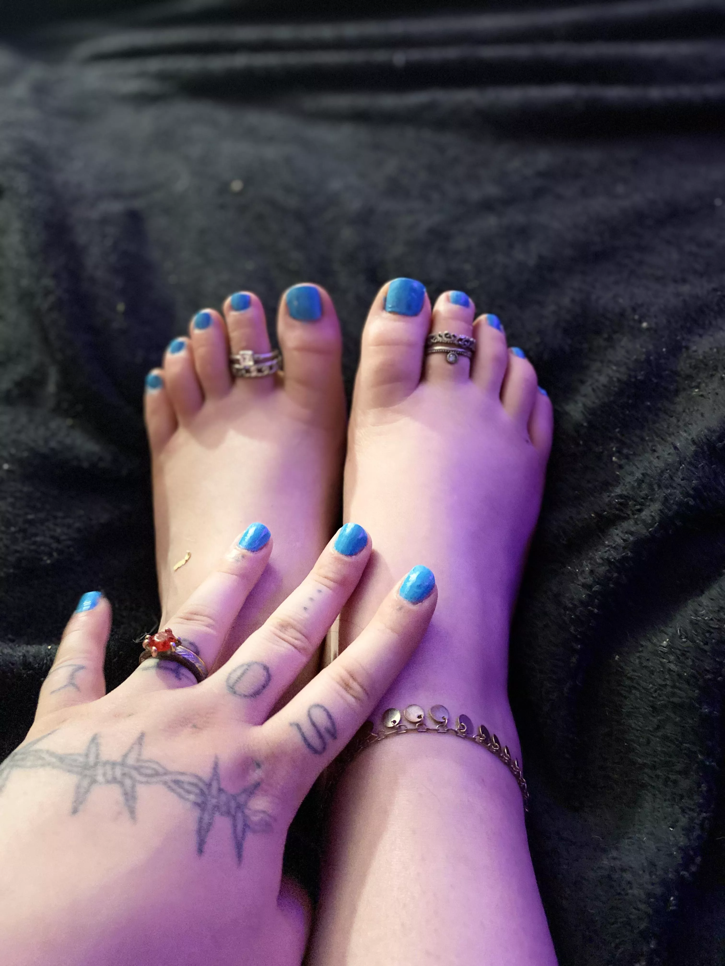 🥵 I love the look of this bright blue!! Such a striking color!!